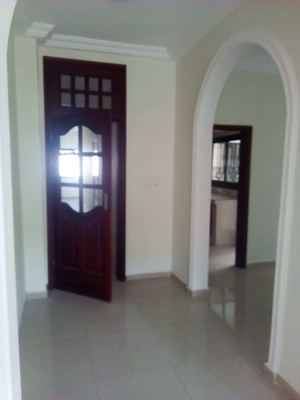 Apartment to rent - Yaoundé, Bastos, Rond point - 1 living room(s), 2 bedroom(s), 3 bathroom(s) - 500 000 FCFA / month