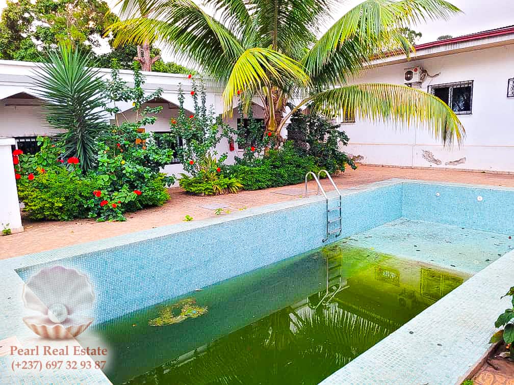 Maison (Villa) à louer - Yaoundé, Bastos, Piccini - 1 salon(s), 3 chambre(s), 3 salle(s) de bains - 2 500 000 FCFA / mois