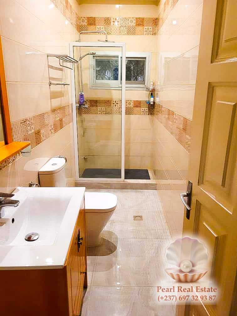 Maison (Villa) à louer - Yaoundé, Bastos, Piccini - 1 salon(s), 3 chambre(s), 3 salle(s) de bains - 2 500 000 FCFA / mois