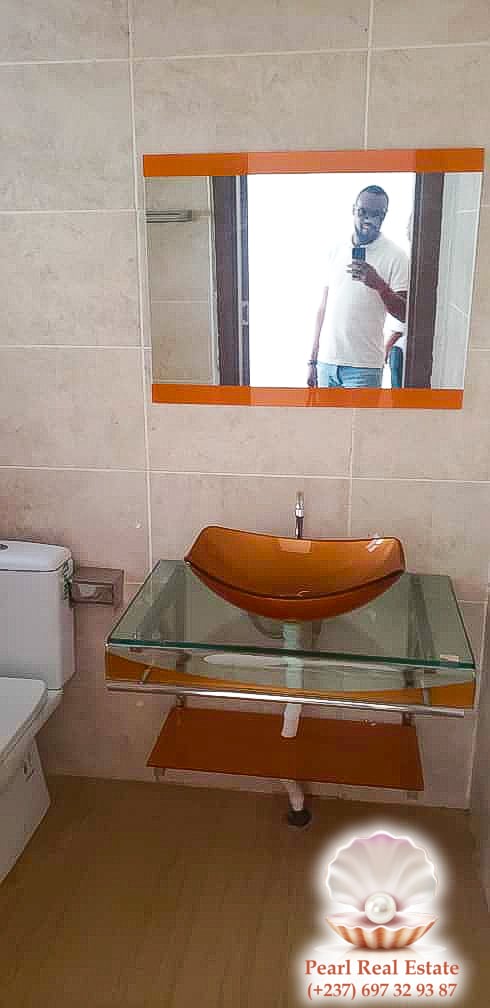 Apartment to rent - Yaoundé, Bastos, Bastos - 1 living room(s), 3 bedroom(s), 2 bathroom(s) - 1 500 000 FCFA / month