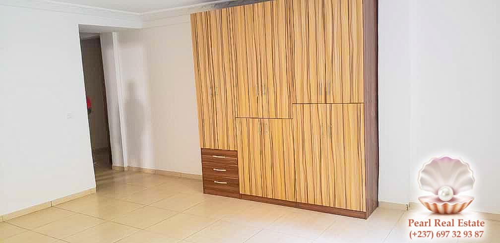 Apartment to rent - Yaoundé, Bastos, Bastos - 1 living room(s), 3 bedroom(s), 2 bathroom(s) - 1 500 000 FCFA / month