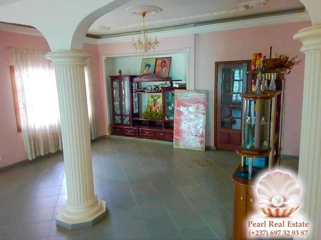 Maison (Villa) à louer - Yaoundé, Quartier Fouda, Omnisports - 1 salon(s), 4 chambre(s), 3 salle(s) de bains - 900 000 FCFA / mois