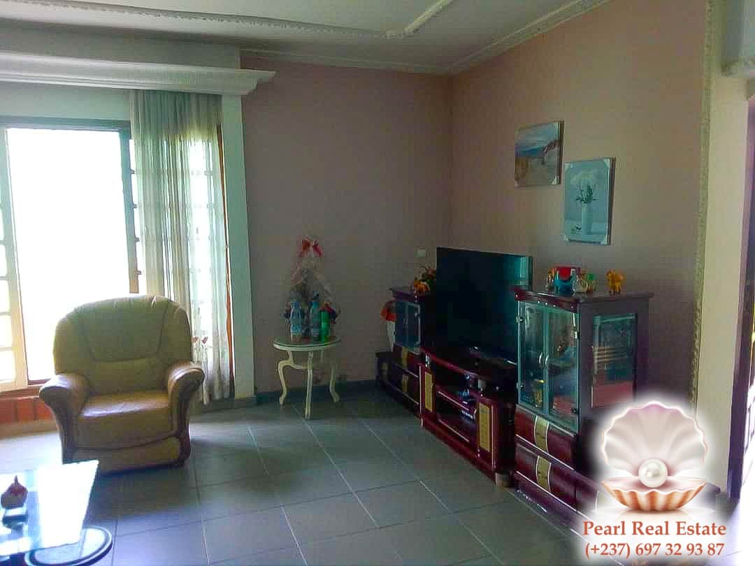 Maison (Villa) à louer - Yaoundé, Quartier Fouda, Omnisports - 1 salon(s), 4 chambre(s), 3 salle(s) de bains - 900 000 FCFA / mois