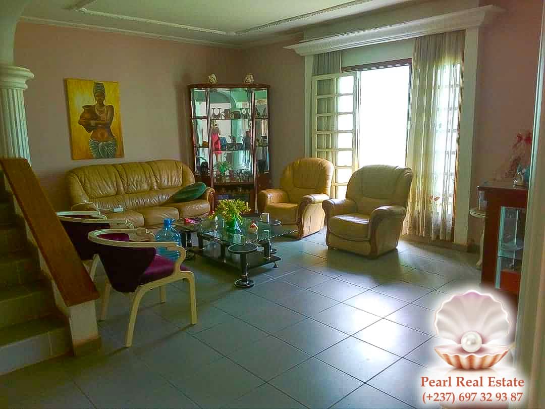 Maison (Villa) à louer - Yaoundé, Quartier Fouda, Omnisports - 1 salon(s), 4 chambre(s), 3 salle(s) de bains - 900 000 FCFA / mois