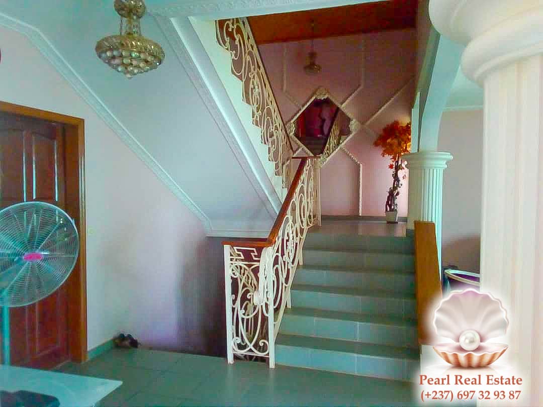 Maison (Villa) à louer - Yaoundé, Quartier Fouda, Omnisports - 1 salon(s), 4 chambre(s), 3 salle(s) de bains - 900 000 FCFA / mois