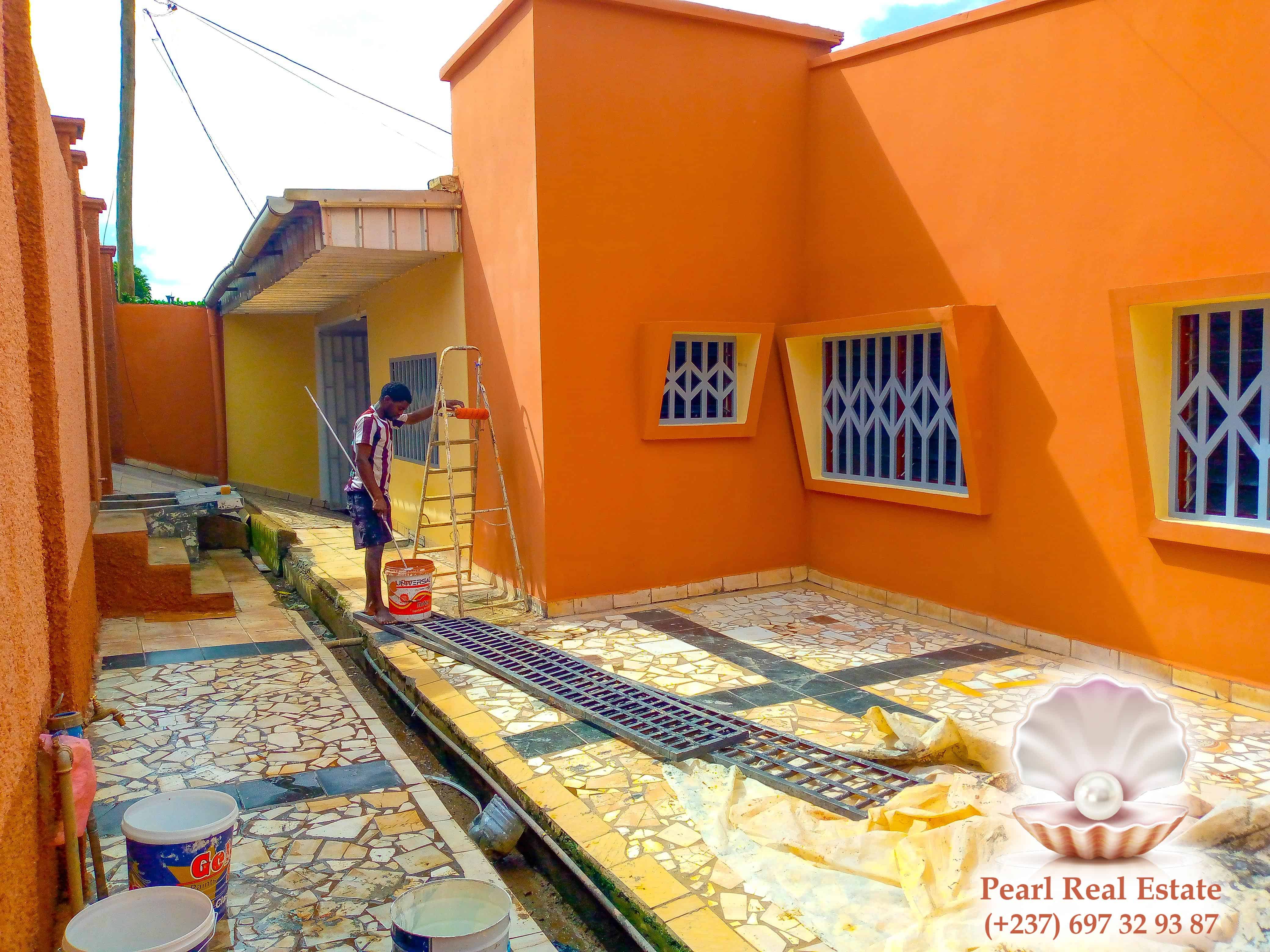 Maison (Villa) à louer - Yaoundé, Etoug-Ebe, Petrolex - 1 salon(s), 4 chambre(s), 3 salle(s) de bains - 500 000 FCFA / mois