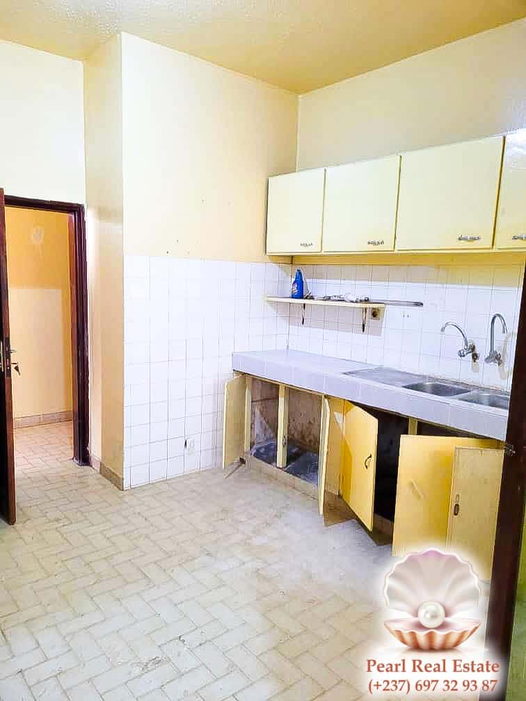 Maison (Villa) à louer - Yaoundé, Bastos, Bastos - 1 salon(s), 4 chambre(s), 3 salle(s) de bains - 1 000 000 FCFA / mois
