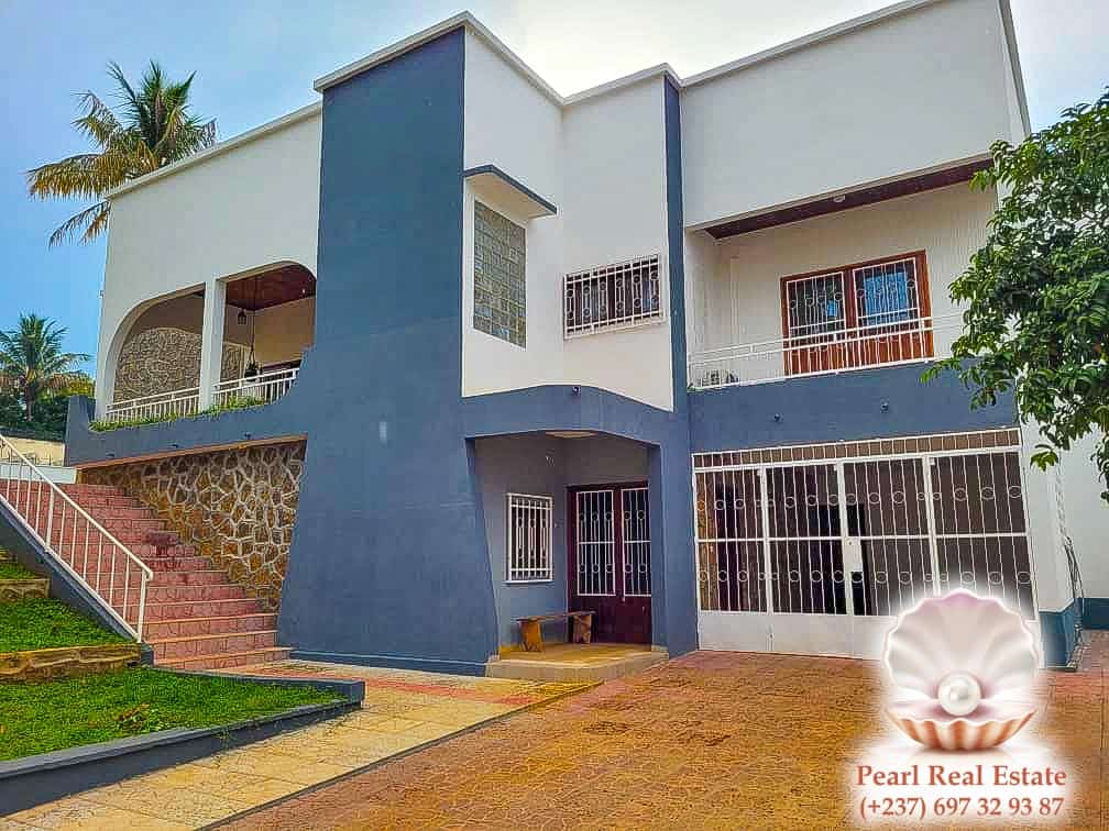Maison (Villa) à louer - Yaoundé, Bastos, Bastos - 1 salon(s), 4 chambre(s), 3 salle(s) de bains - 2 000 000 FCFA / mois