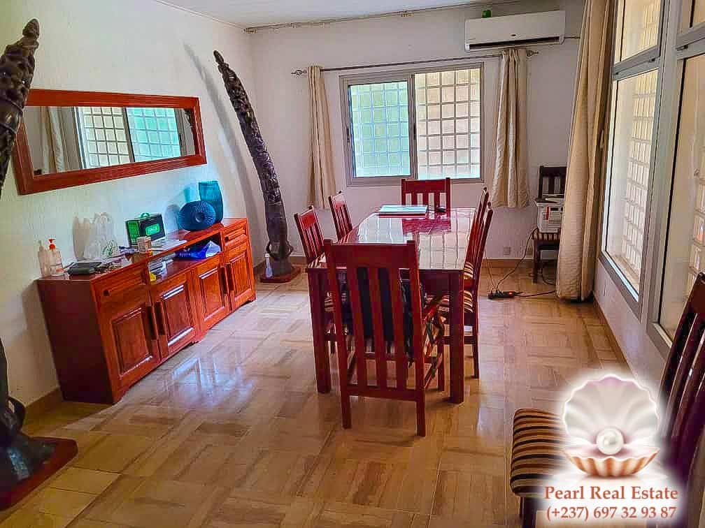 Maison (Villa) à louer - Yaoundé, Bastos, Bastos - 1 salon(s), 4 chambre(s), 3 salle(s) de bains - 1 000 000 FCFA / mois