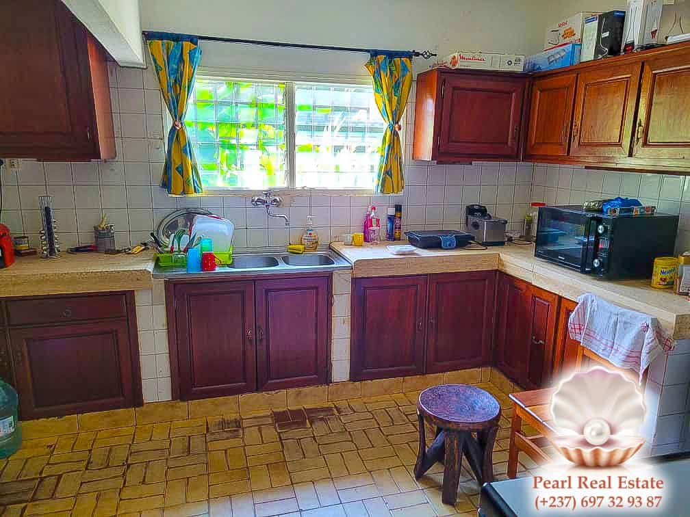 Maison (Villa) à louer - Yaoundé, Bastos, Bastos - 1 salon(s), 4 chambre(s), 3 salle(s) de bains - 1 000 000 FCFA / mois