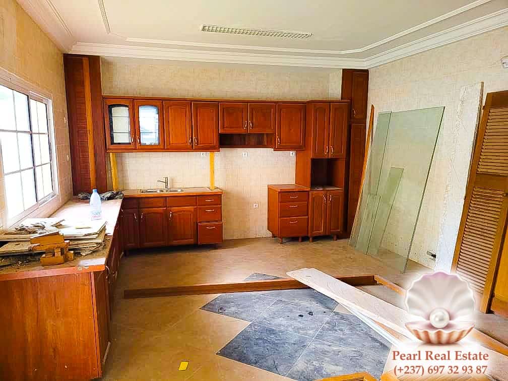 Maison (Villa) à louer - Yaoundé, Bastos, Bastos - 1 salon(s), 4 chambre(s), 3 salle(s) de bains - 5 000 000 FCFA / mois