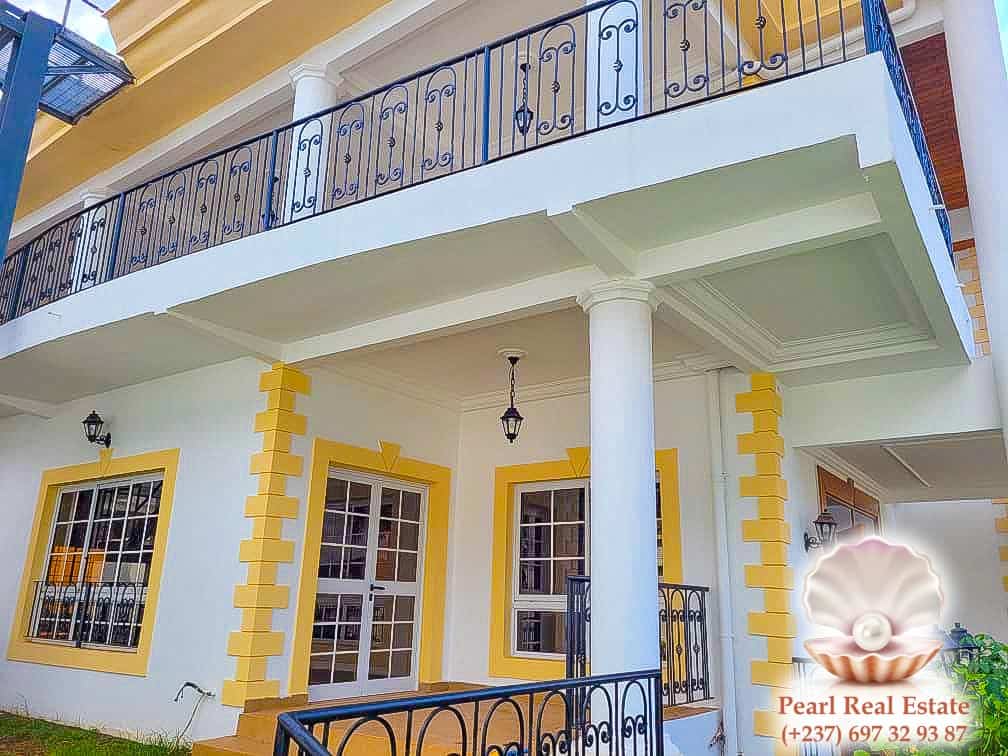 Maison (Villa) à louer - Yaoundé, Bastos, Bastos - 1 salon(s), 4 chambre(s), 3 salle(s) de bains - 5 000 000 FCFA / mois
