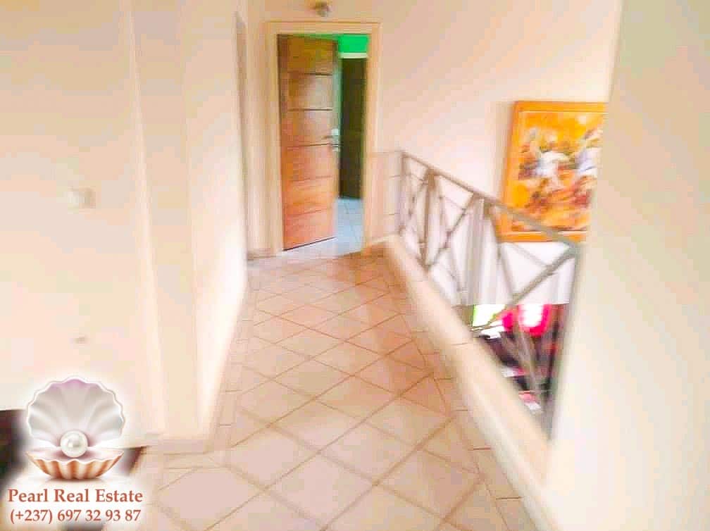 Maison (Villa) à vendre - Yaoundé, Odza, Mvog Man Ze - 1 salon(s), 4 chambre(s), 3 salle(s) de bains - 300 000 000 FCFA
