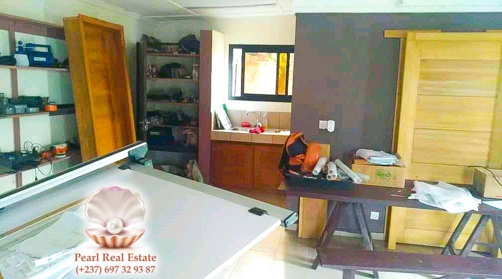 Maison (Villa) à vendre - Yaoundé, Odza, Mvog Man Ze - 1 salon(s), 4 chambre(s), 3 salle(s) de bains - 300 000 000 FCFA