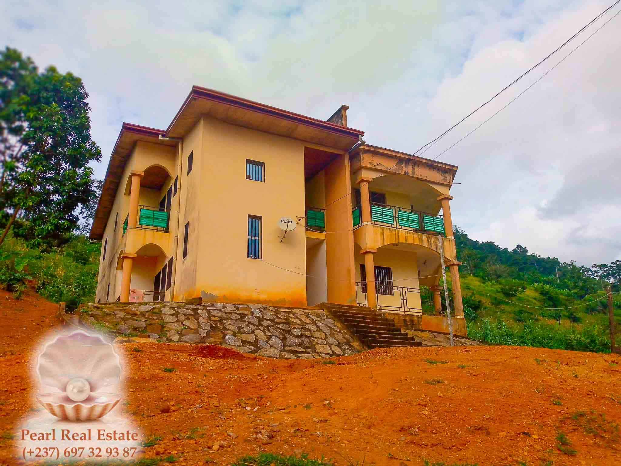 Maison (Duplex) à vendre - Yaoundé, Oyom-Abang, Camp Sonel Oyom-Abang - 2 salon(s), 6 chambre(s), 6 salle(s) de bains - 80 000 000 FCFA