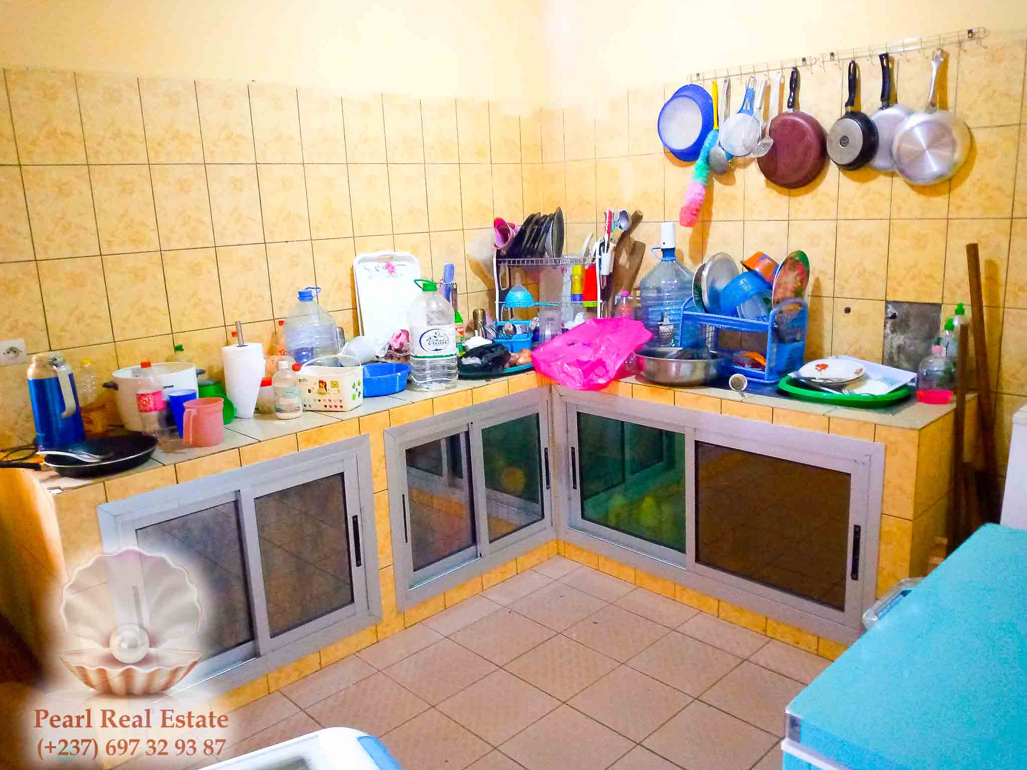 Maison (Duplex) à vendre - Yaoundé, Oyom-Abang, Camp Sonel Oyom-Abang - 2 salon(s), 6 chambre(s), 6 salle(s) de bains - 80 000 000 FCFA