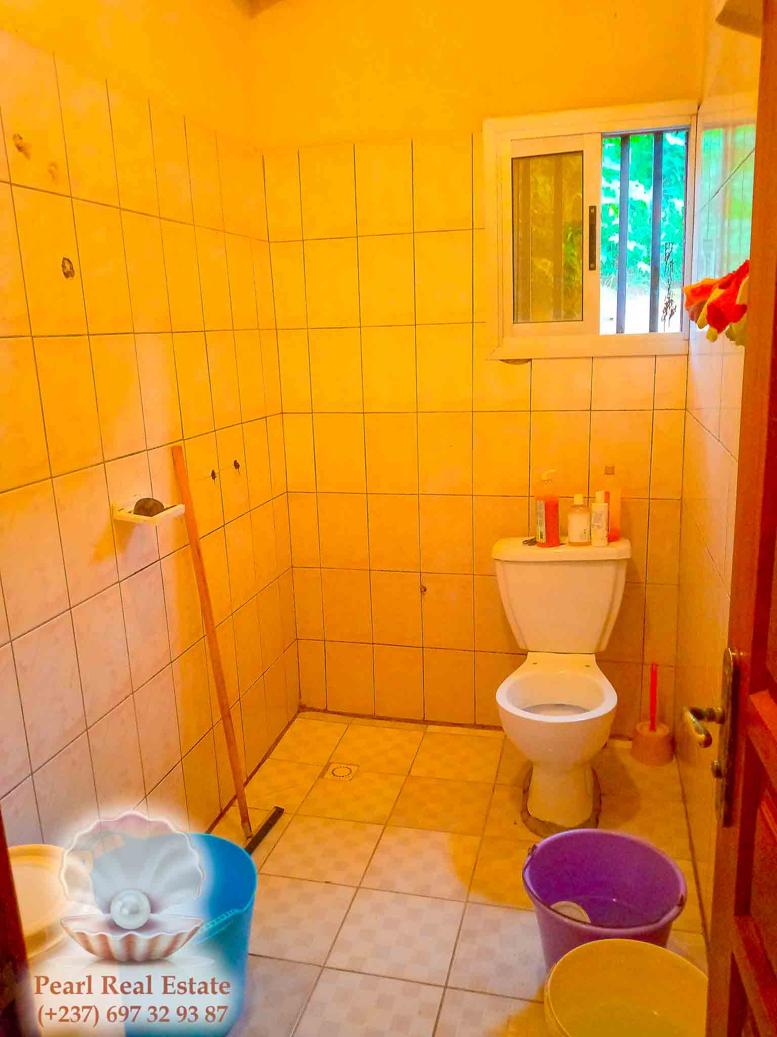 Maison (Duplex) à vendre - Yaoundé, Oyom-Abang, Camp Sonel Oyom-Abang - 2 salon(s), 6 chambre(s), 6 salle(s) de bains - 80 000 000 FCFA