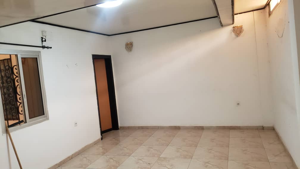 Apartment to rent - Yaoundé, Emana, Pt - 1 living room(s), 1 bedroom(s), 1 bathroom(s) - 90 000 FCFA / month