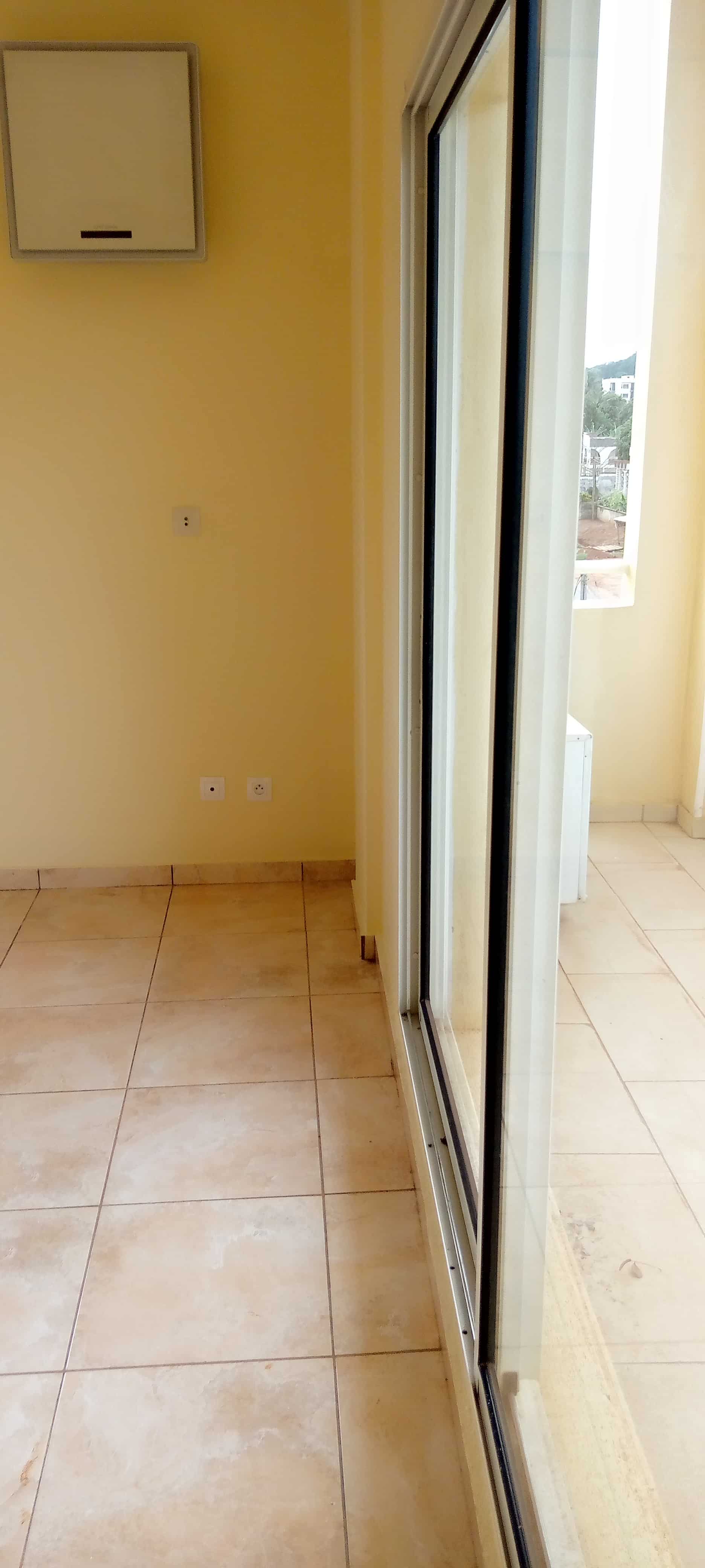 Apartment to rent - Yaoundé, Bastos, Dragage - 1 living room(s), 2 bedroom(s), 3 bathroom(s) - 480 000 FCFA / month
