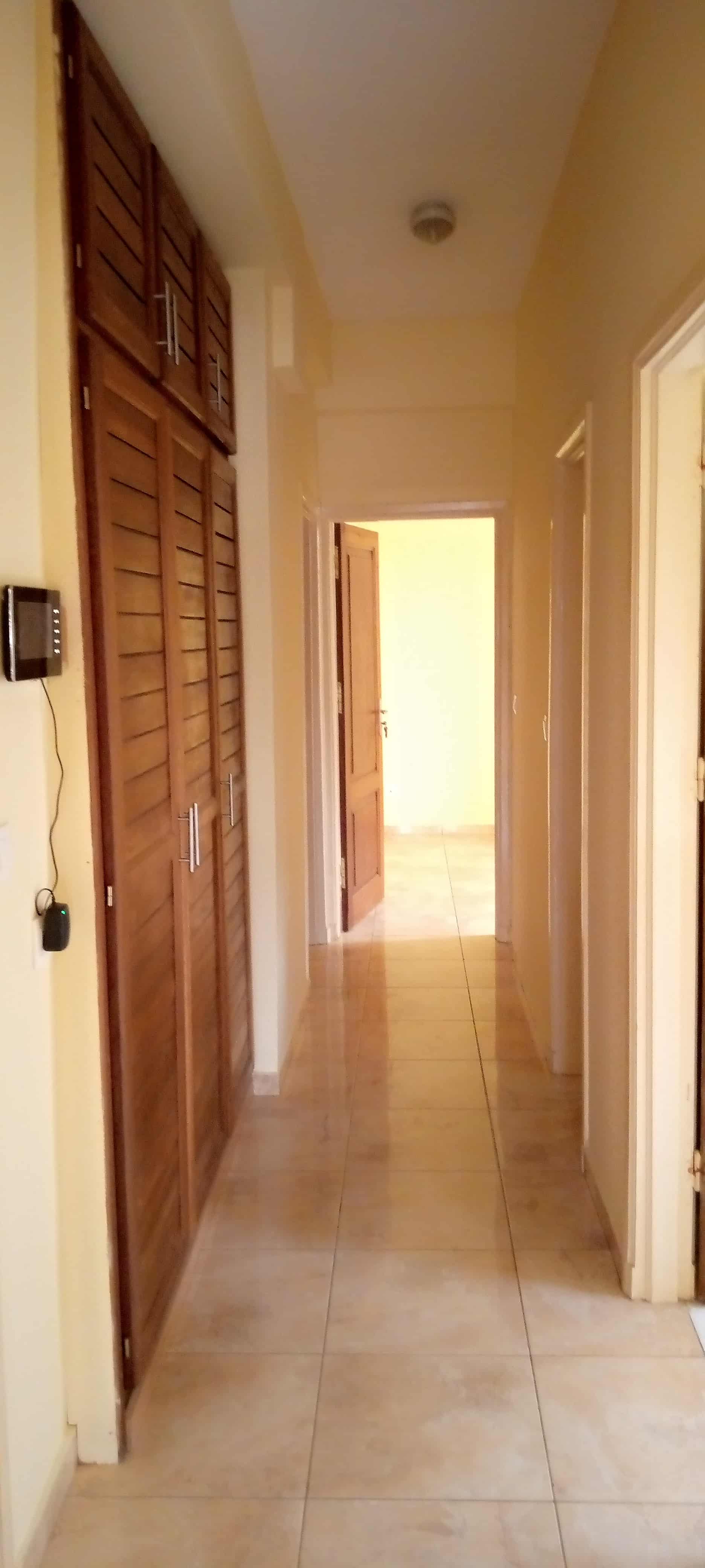 Apartment to rent - Yaoundé, Bastos, Dragage - 1 living room(s), 2 bedroom(s), 3 bathroom(s) - 480 000 FCFA / month