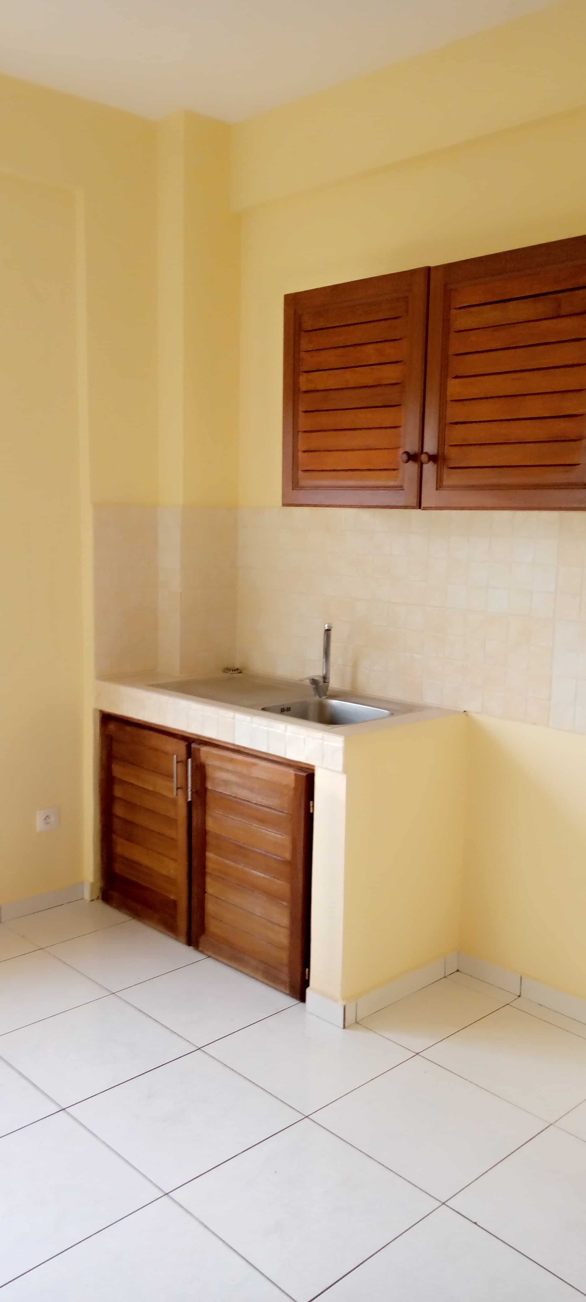Apartment to rent - Yaoundé, Bastos, Dragage - 1 living room(s), 2 bedroom(s), 3 bathroom(s) - 480 000 FCFA / month