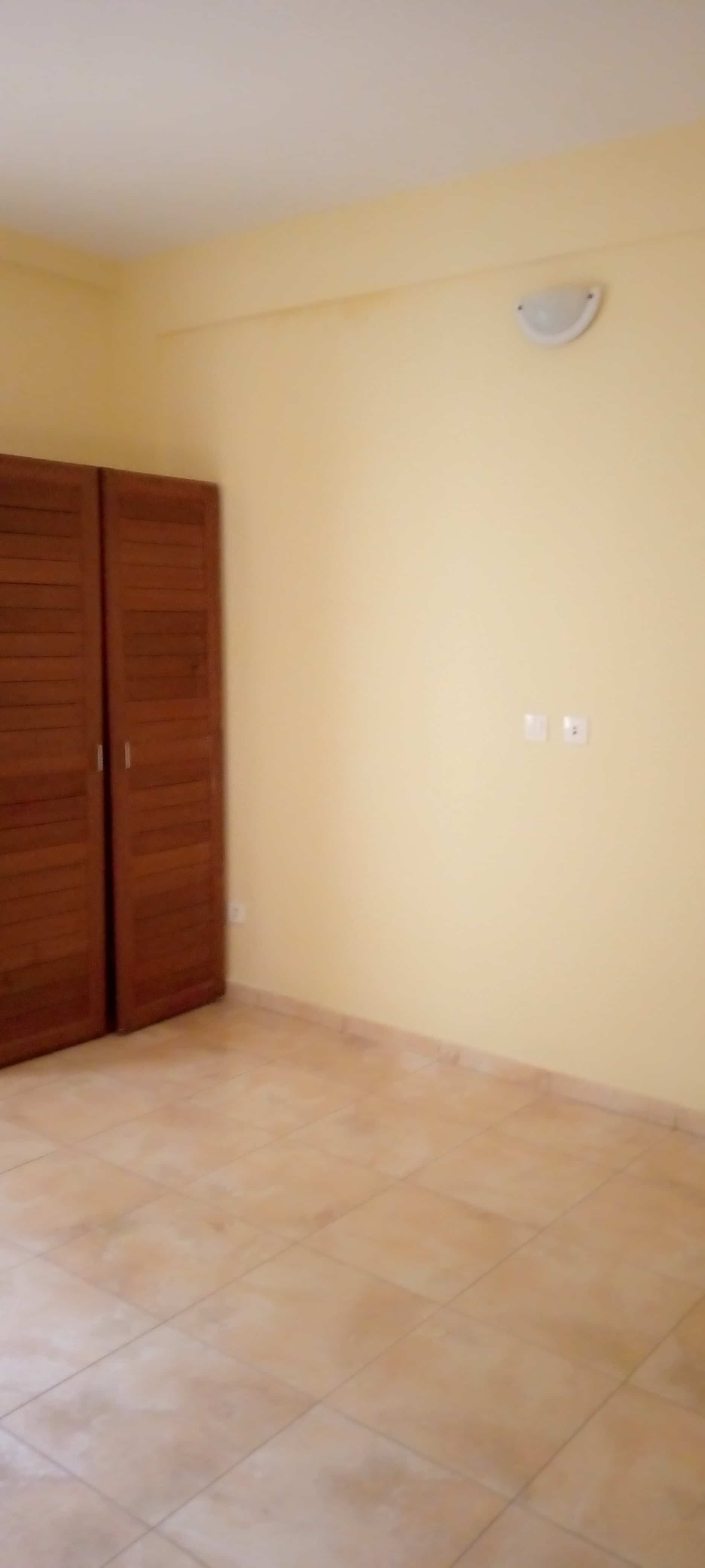 Apartment to rent - Yaoundé, Bastos, Dragage - 1 living room(s), 2 bedroom(s), 3 bathroom(s) - 480 000 FCFA / month