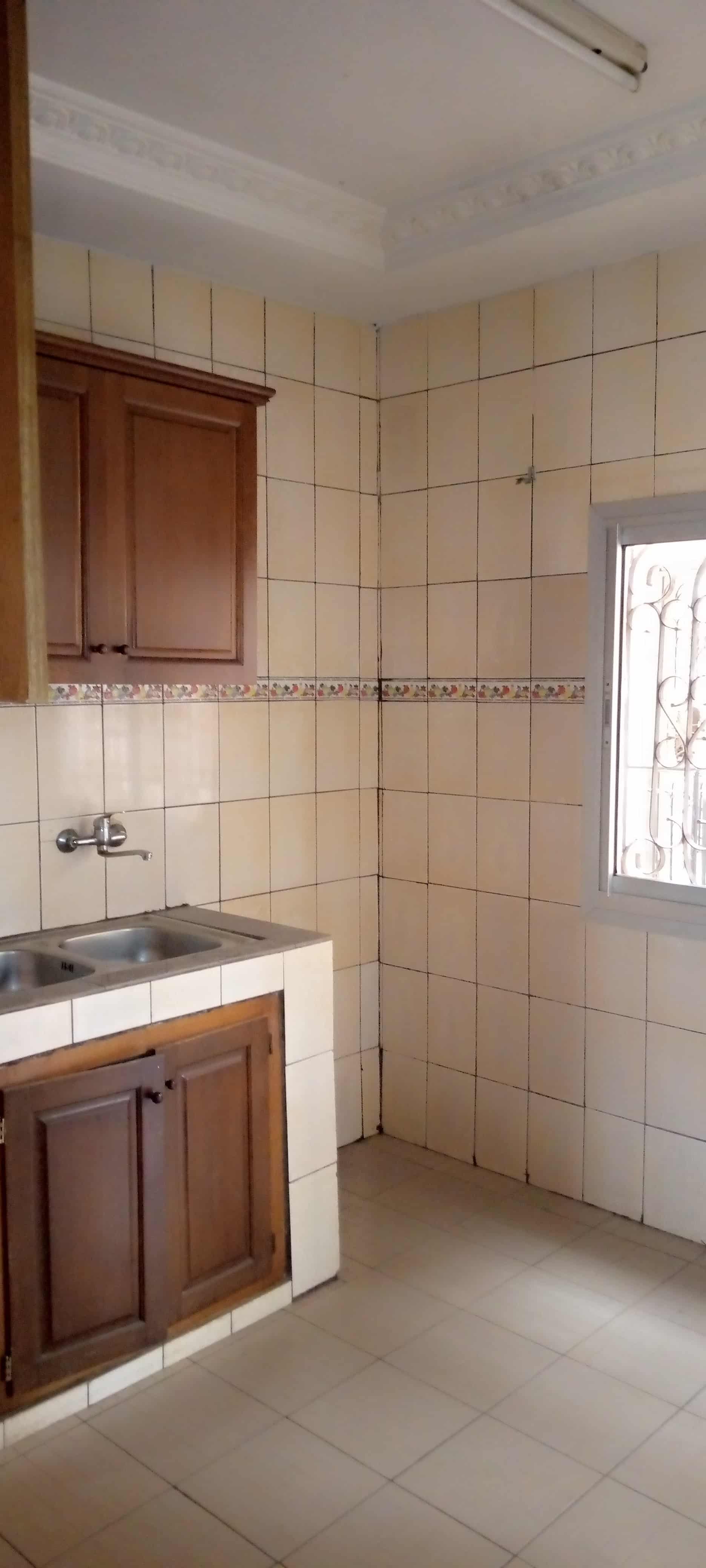 Apartment to rent - Yaoundé, Bastos, Dragage - 1 living room(s), 2 bedroom(s), 2 bathroom(s) - 320 000 FCFA / month