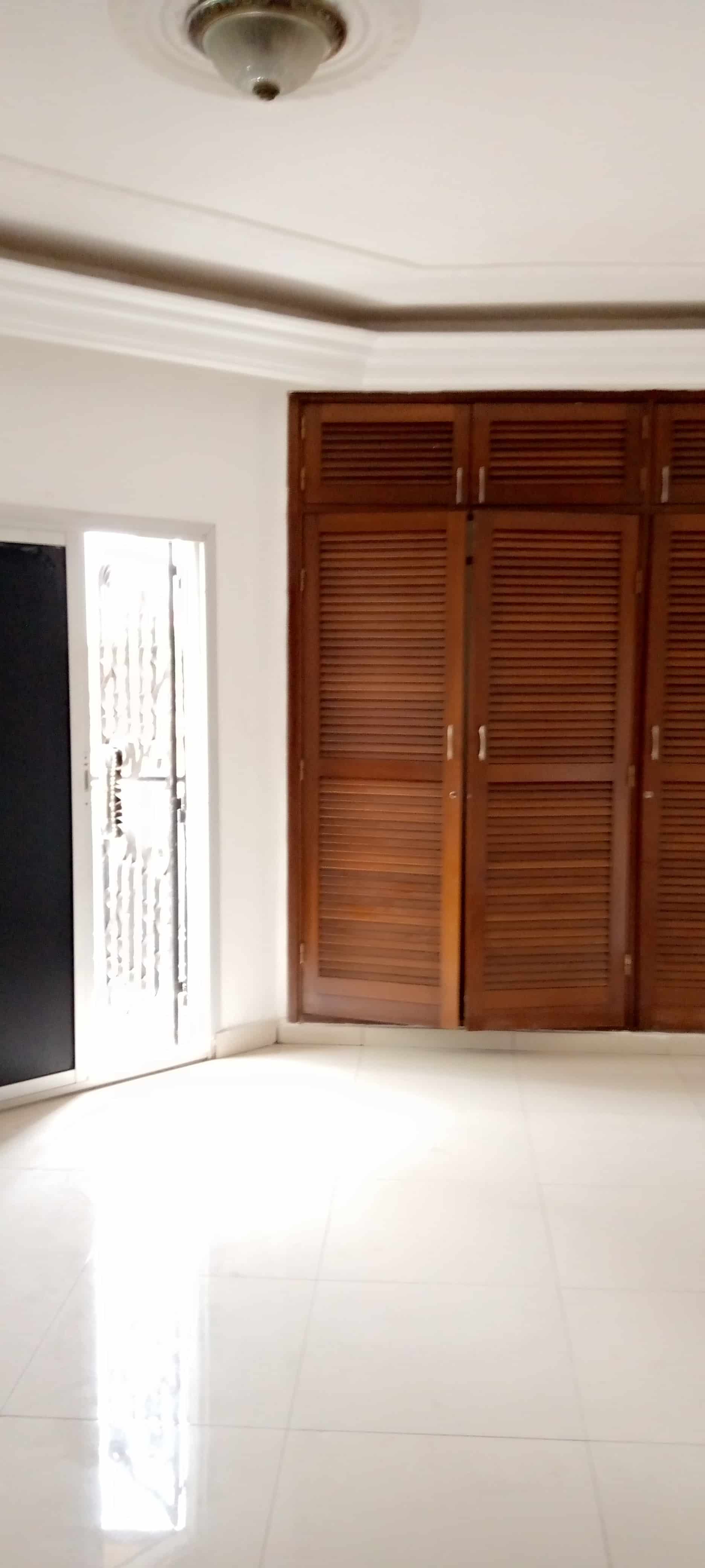 Apartment to rent - Yaoundé, Bastos, Dragage - 1 living room(s), 2 bedroom(s), 2 bathroom(s) - 320 000 FCFA / month