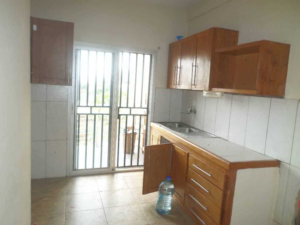 Apartment to rent - Yaoundé, Bastos, Puccini - 1 living room(s), 2 bedroom(s), 3 bathroom(s) - 300 000 FCFA / month