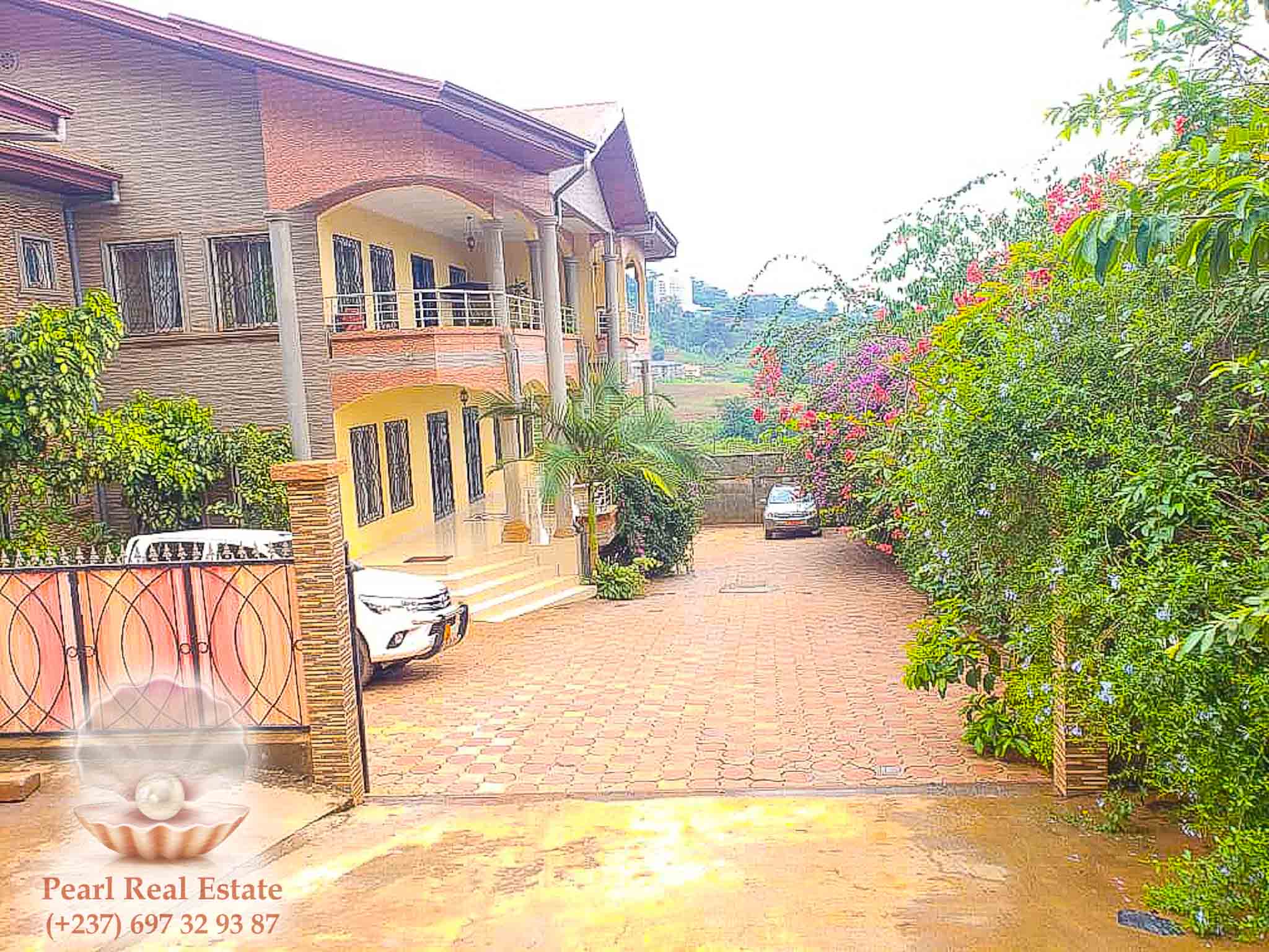 Apartment to rent - Yaoundé, Mont Fébé, Mont FEBE - 1 living room(s), 3 bedroom(s), 2 bathroom(s) - 400 000 FCFA / month