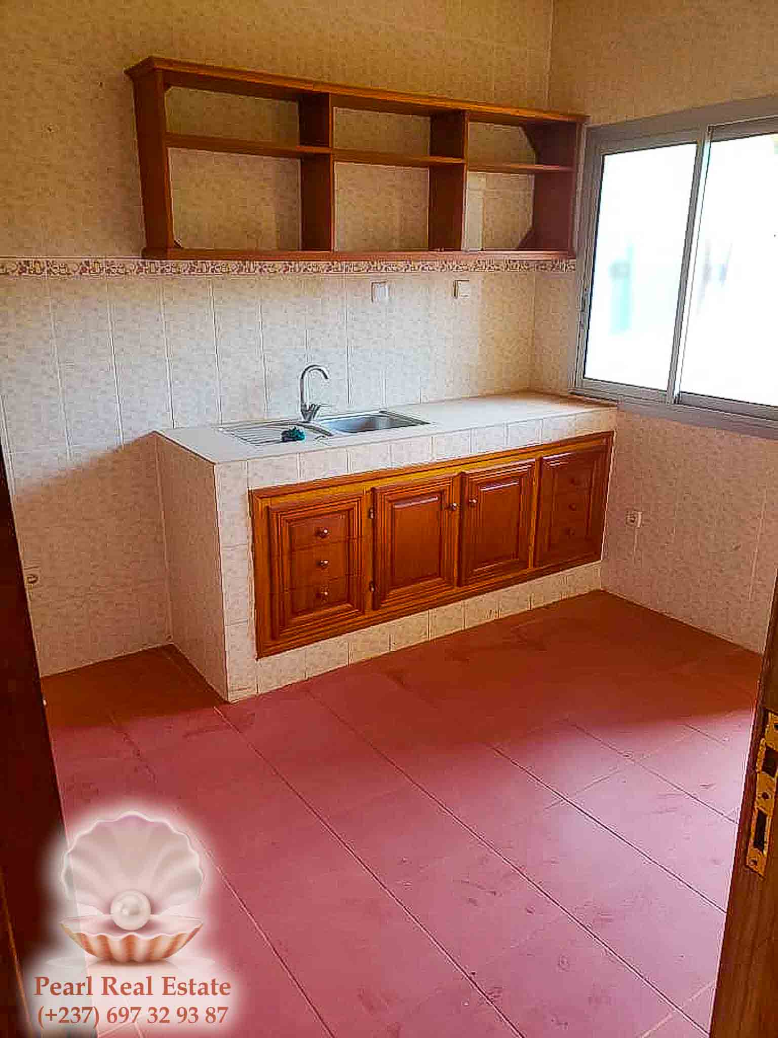 Appartement à louer - Yaoundé, Mont Fébé, Mont FEBE - 1 salon(s), 3 chambre(s), 2 salle(s) de bains - 400 000 FCFA / mois