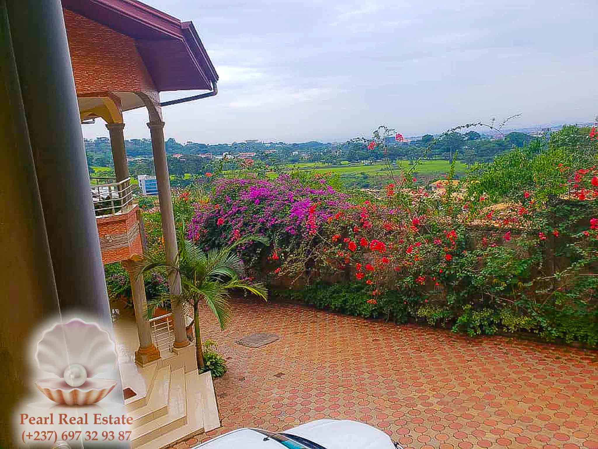 Appartement à louer - Yaoundé, Mont Fébé, Mont FEBE - 1 salon(s), 3 chambre(s), 2 salle(s) de bains - 400 000 FCFA / mois