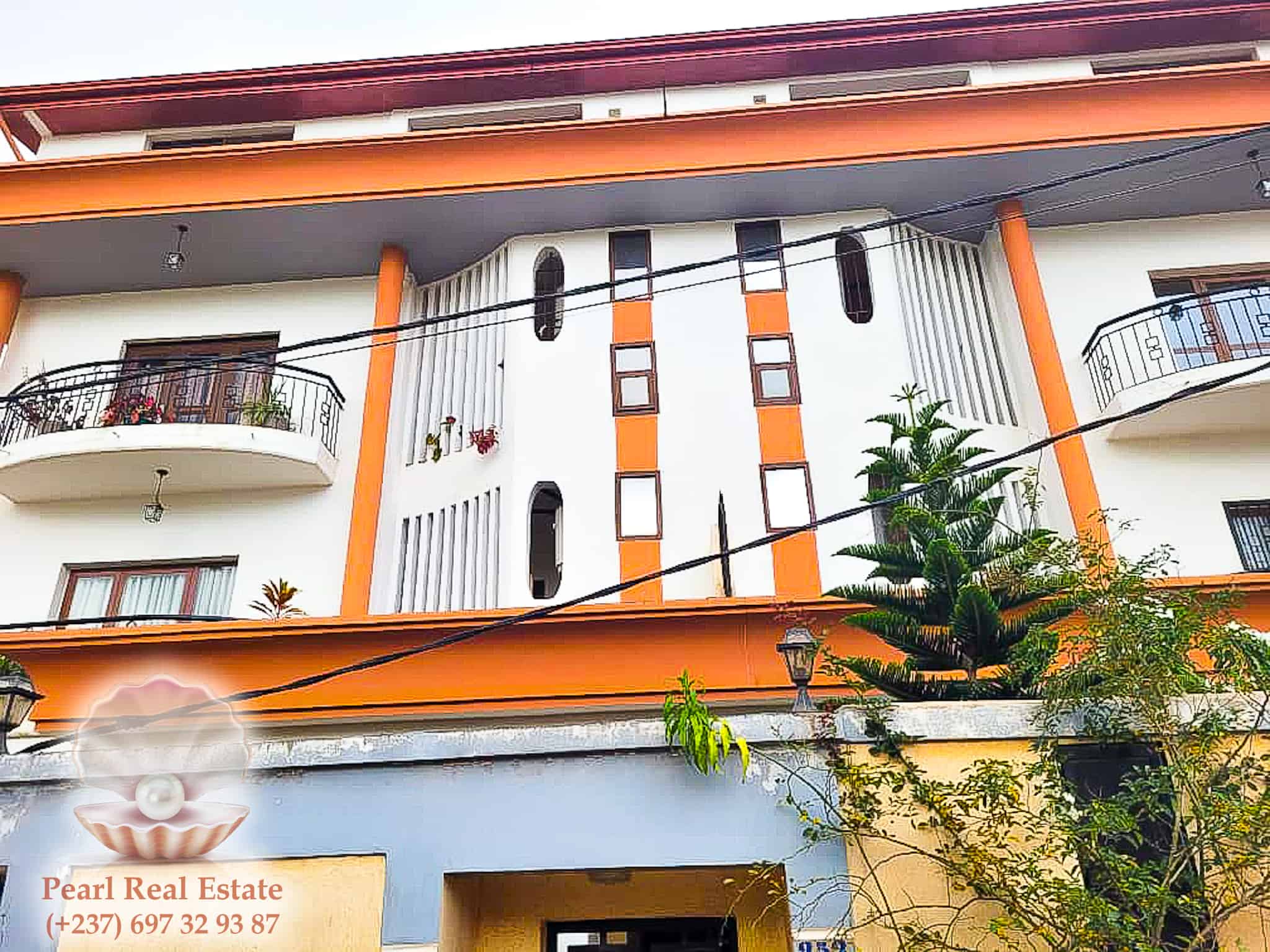Apartment to rent - Yaoundé, Quartier Fouda, Omnisports - 1 living room(s), 3 bedroom(s), 2 bathroom(s) - 400 000 FCFA / month
