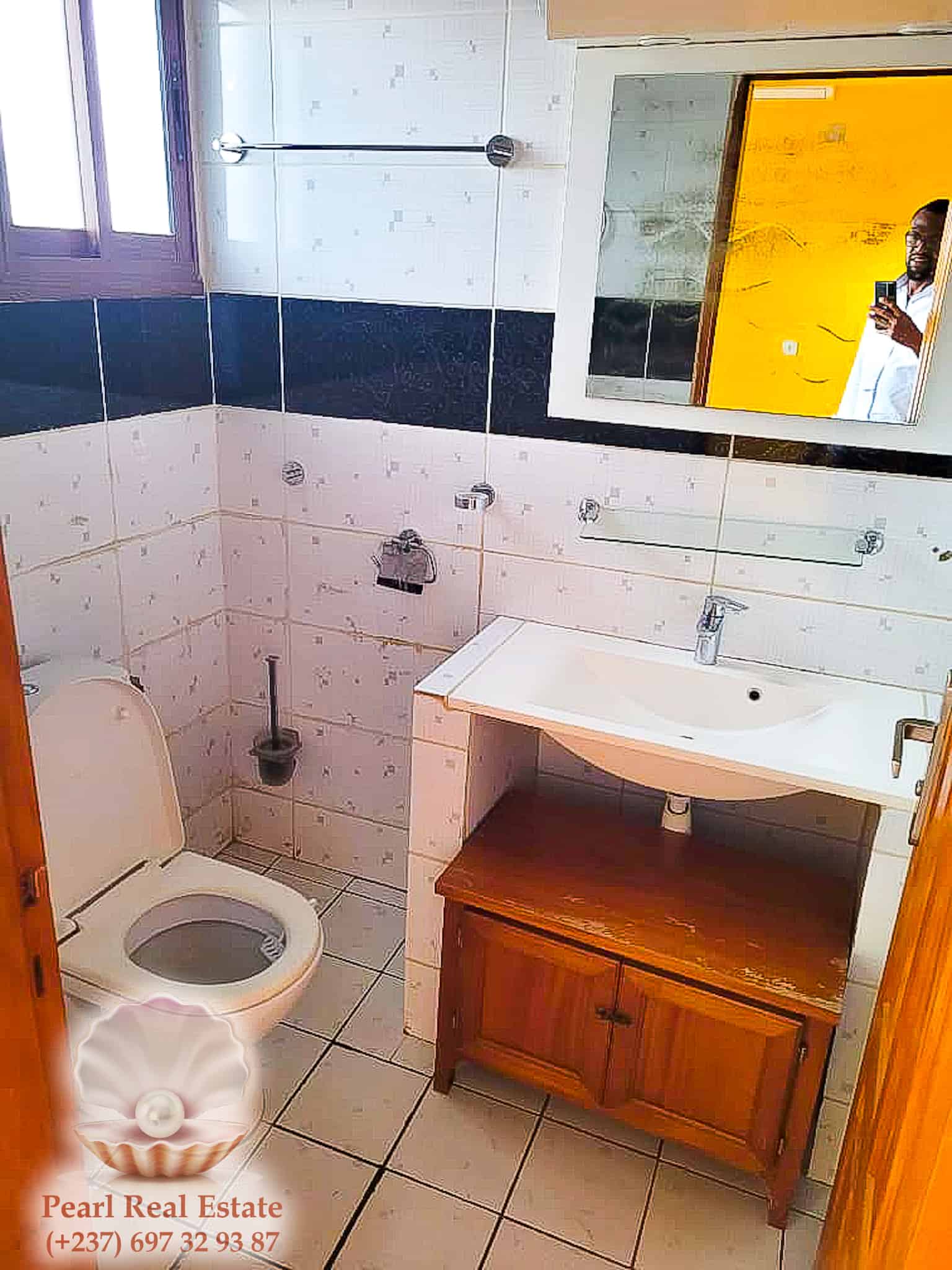 Appartement à louer - Yaoundé, Quartier Fouda, Omnisports - 1 salon(s), 3 chambre(s), 2 salle(s) de bains - 400 000 FCFA / mois