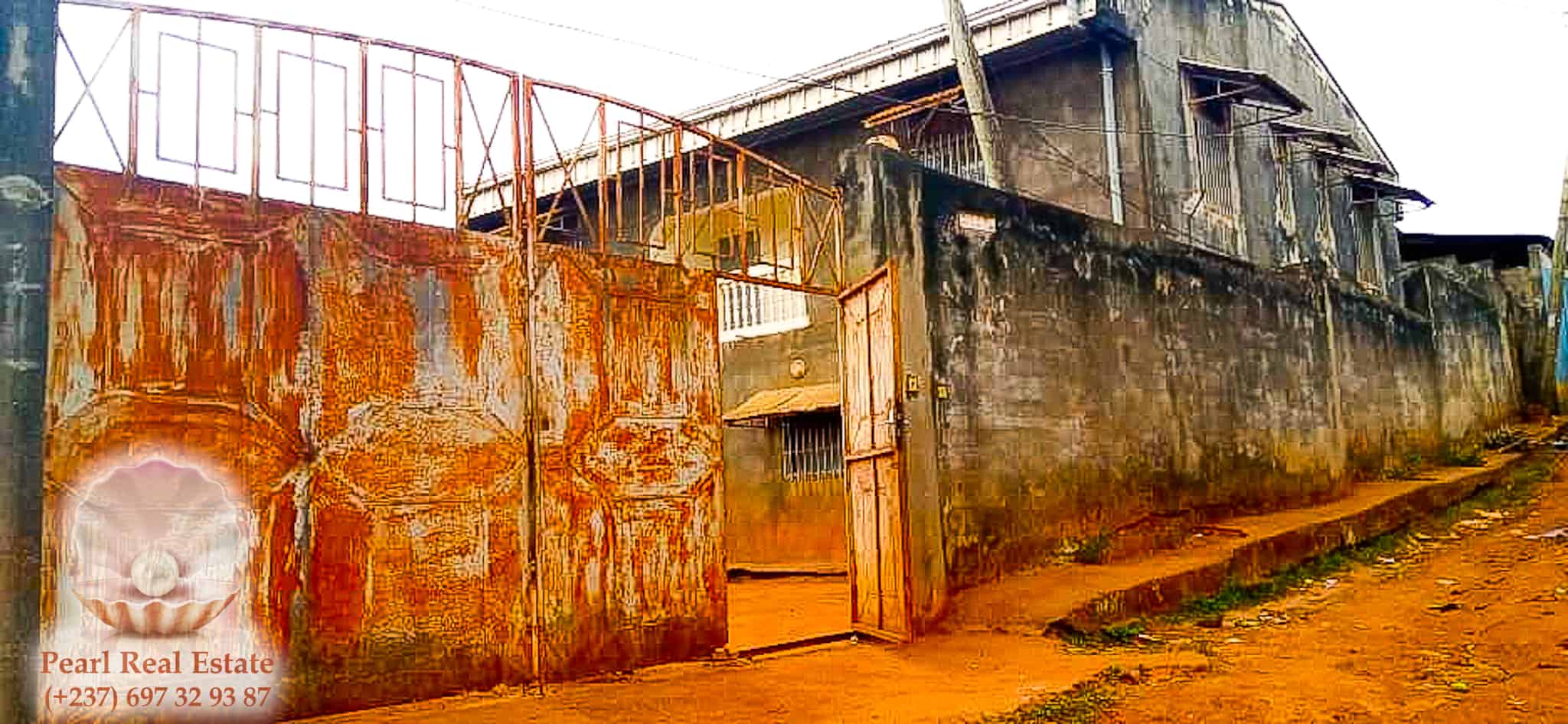 Maison (Villa) à vendre - Yaoundé, Emana, Borne fontaine - 1 salon(s), 4 chambre(s), 3 salle(s) de bains - 40 000 000 FCFA