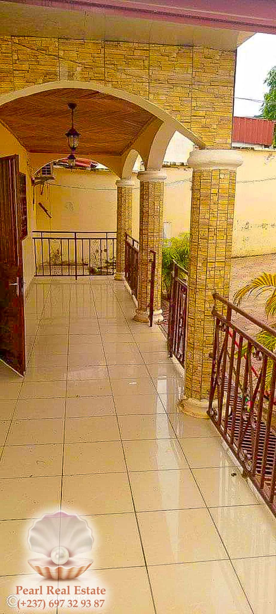 Maison (Villa) à louer - Yaoundé, Bastos, Febe Présidence - 1 salon(s), 4 chambre(s), 3 salle(s) de bains - 800 000 FCFA / mois