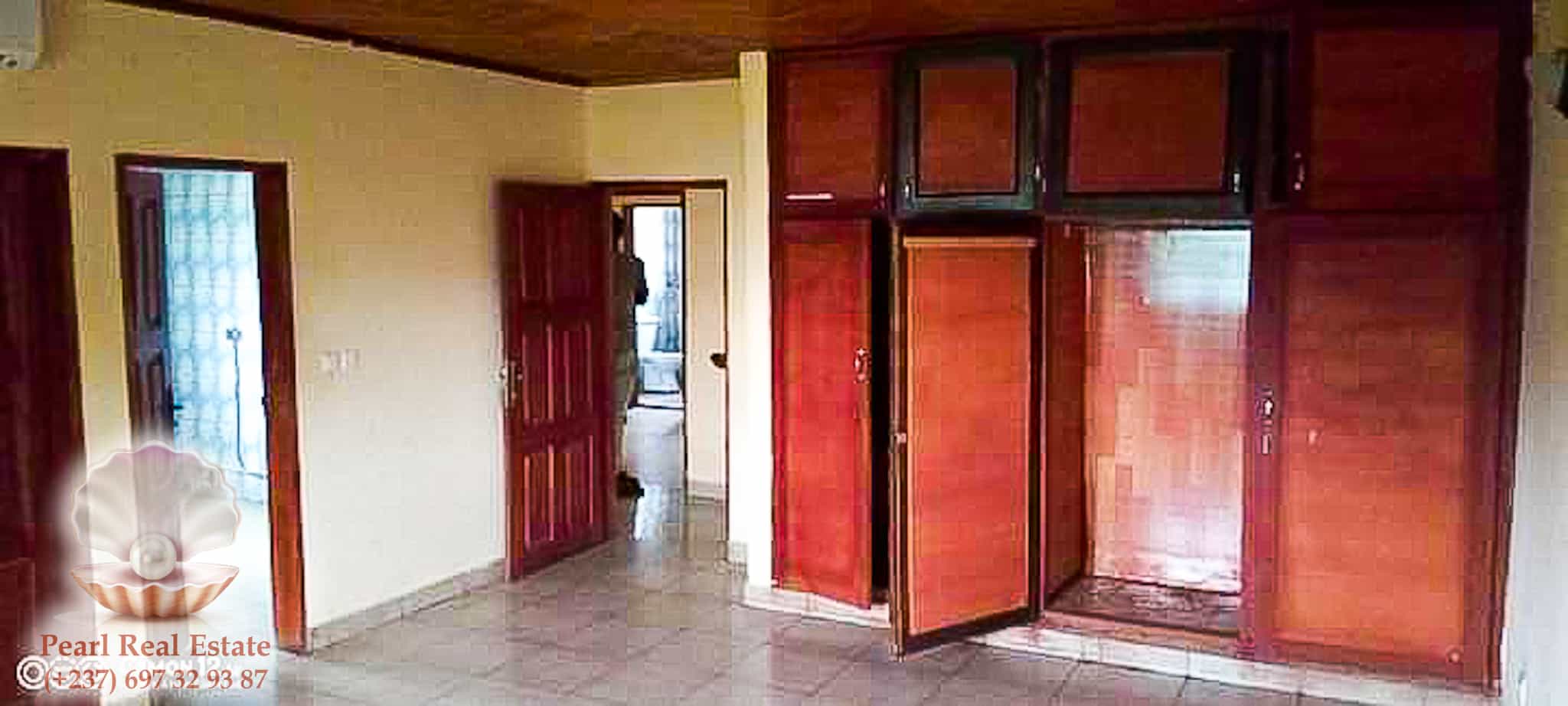Maison (Villa) à louer - Yaoundé, Bastos, Febe Présidence - 1 salon(s), 4 chambre(s), 3 salle(s) de bains - 800 000 FCFA / mois