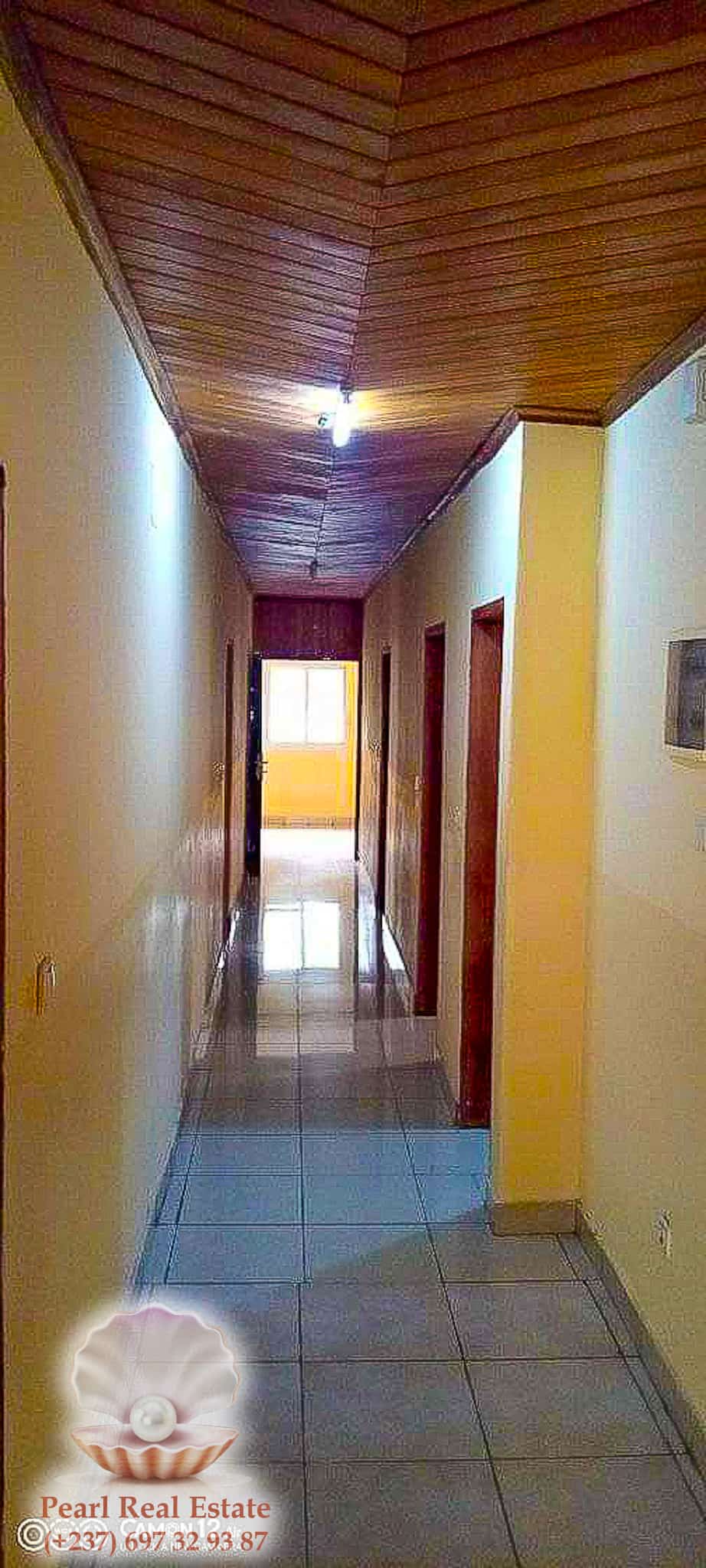 Maison (Villa) à louer - Yaoundé, Bastos, Febe Présidence - 1 salon(s), 4 chambre(s), 3 salle(s) de bains - 800 000 FCFA / mois