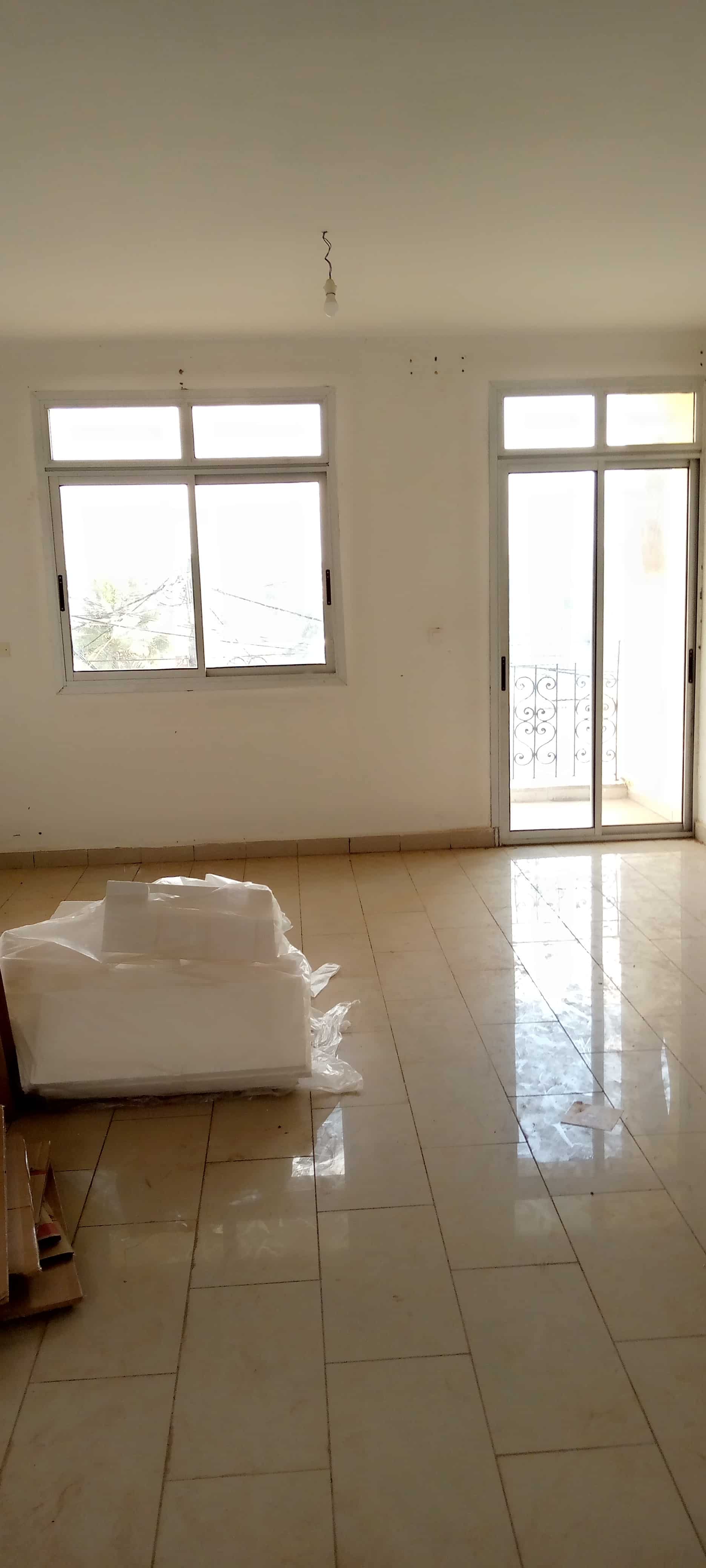 Apartment to rent - Yaoundé, Santa Barbara, Pas loin de la sonel - 1 living room(s), 2 bedroom(s), 2 bathroom(s) - 200 000 FCFA / month