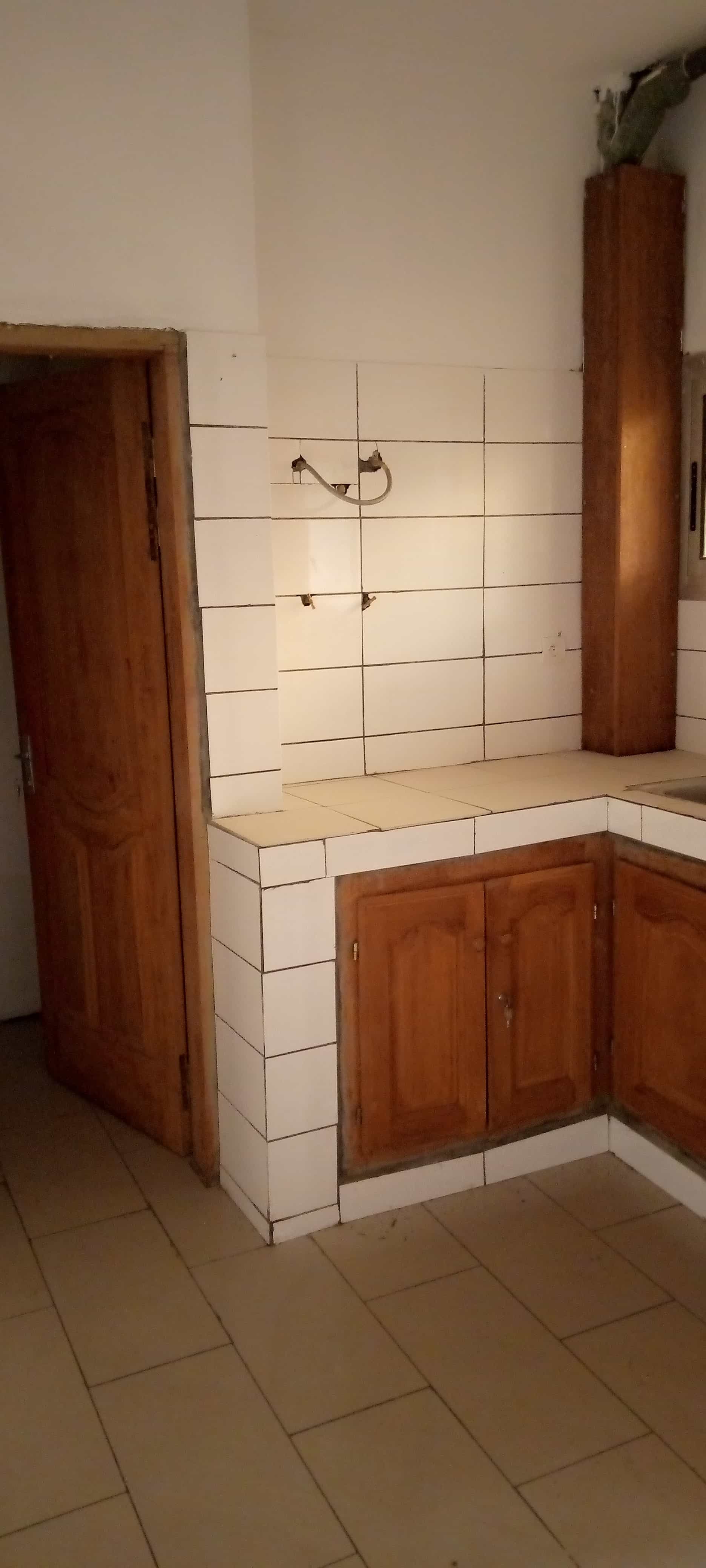 Apartment to rent - Yaoundé, Santa Barbara, Pas loin de la sonel - 1 living room(s), 2 bedroom(s), 2 bathroom(s) - 200 000 FCFA / month