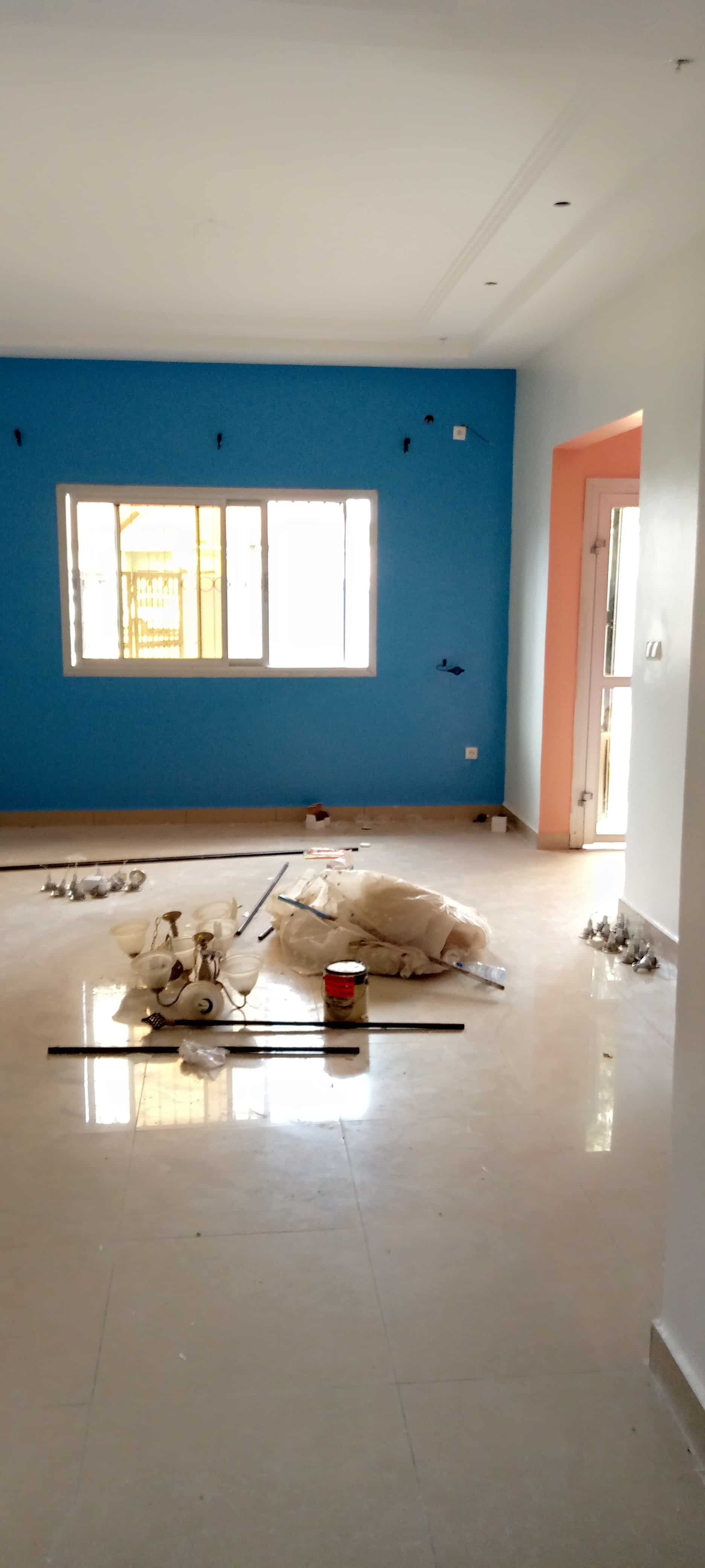 House (Wayside home) to rent - Yaoundé, Mfandena, Vers avenue foe - 1 living room(s), 3 bedroom(s), 3 bathroom(s) - 500 000 FCFA / month