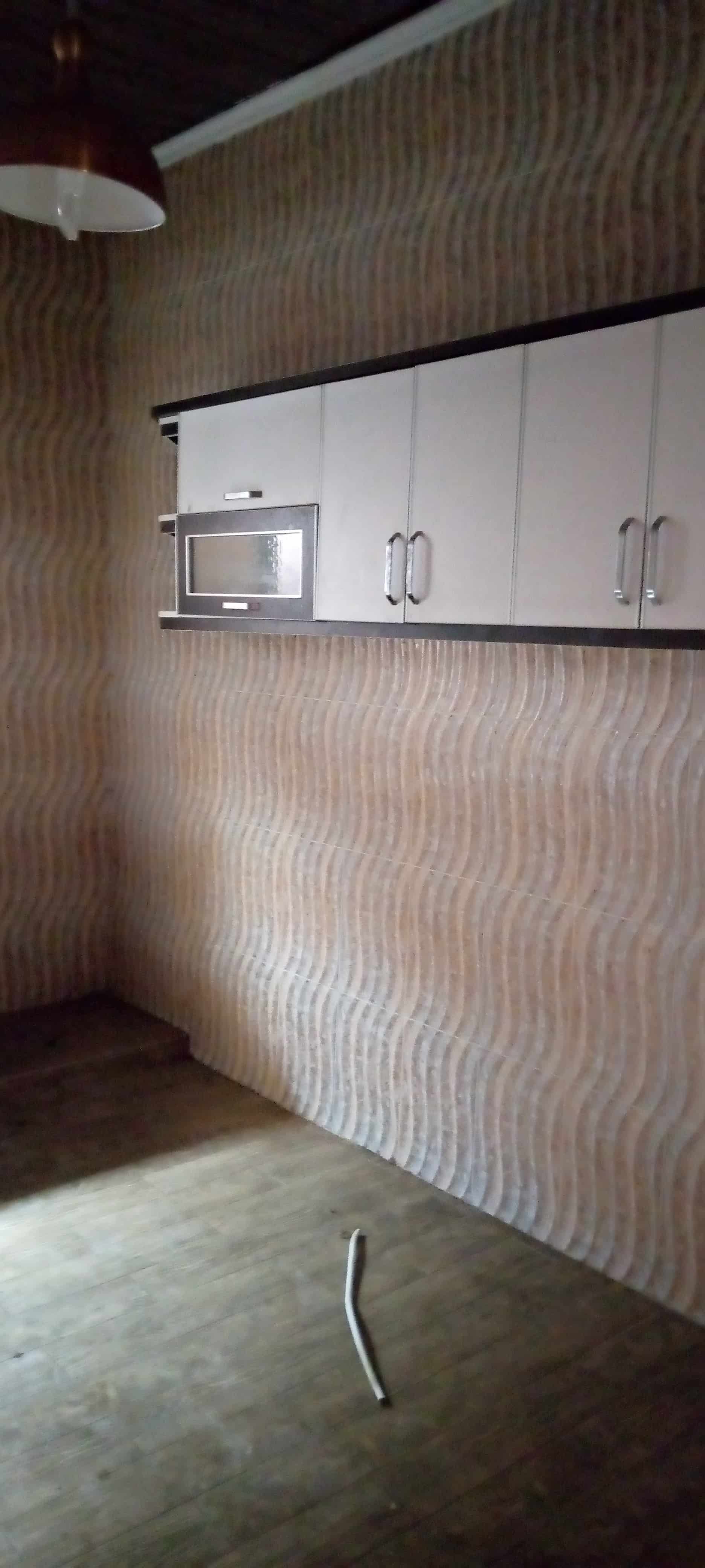 House (Wayside home) to rent - Yaoundé, Mfandena, Vers avenue foe - 1 living room(s), 3 bedroom(s), 3 bathroom(s) - 500 000 FCFA / month