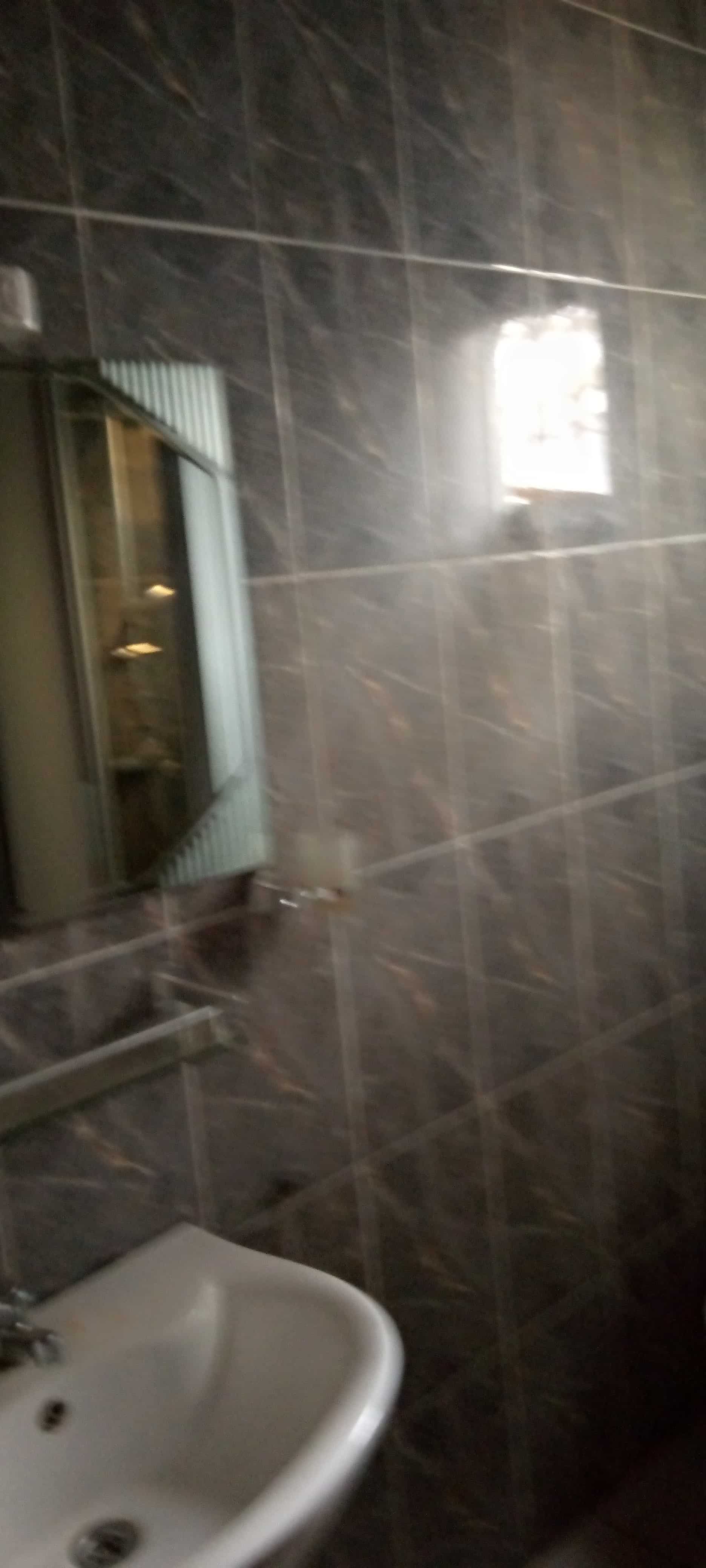 House (Wayside home) to rent - Yaoundé, Mfandena, Vers avenue foe - 1 living room(s), 3 bedroom(s), 3 bathroom(s) - 500 000 FCFA / month