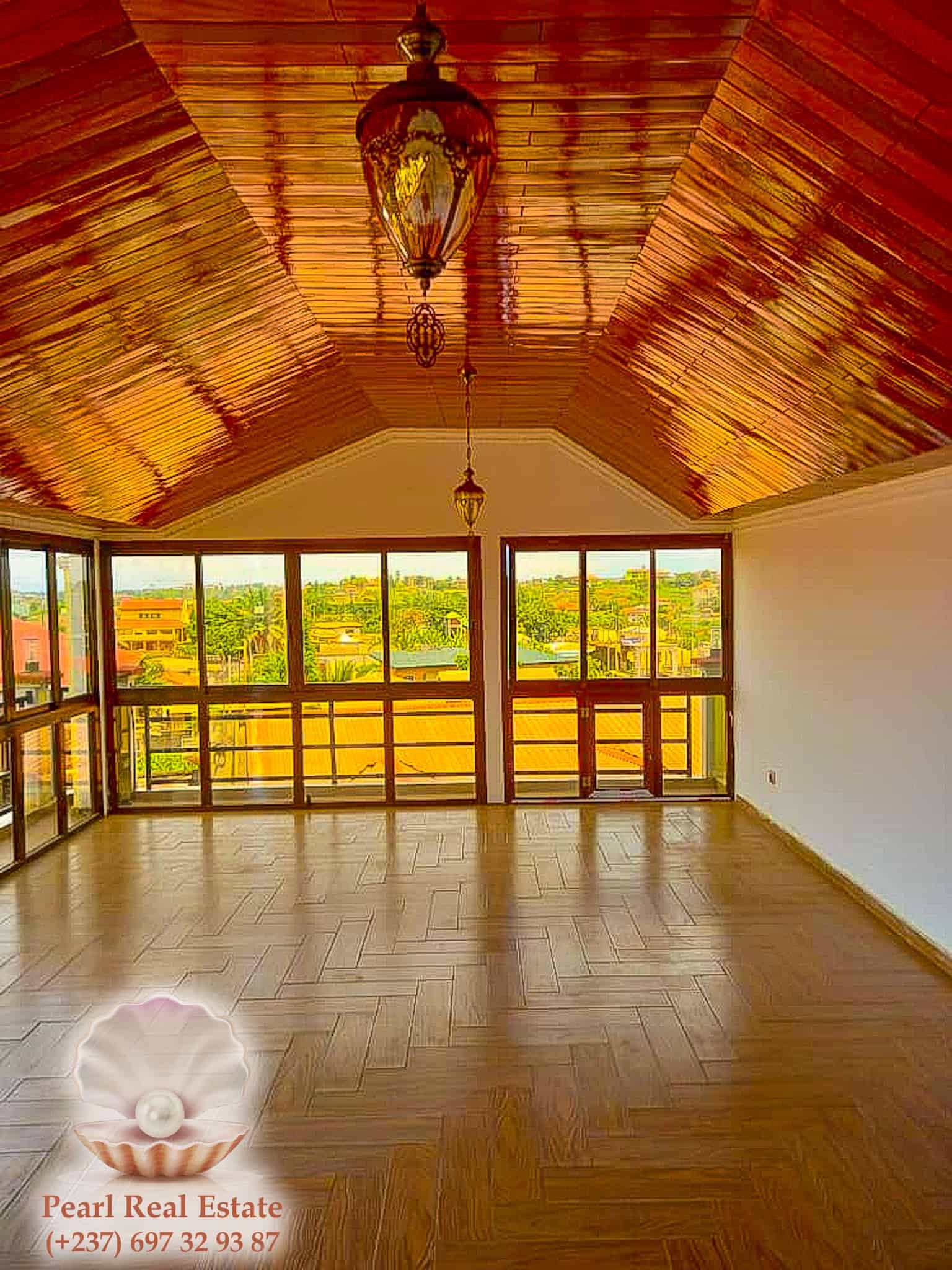 Maison (Villa) à vendre - Yaoundé, Odza, Borne 10 - 1 salon(s), 4 chambre(s), 3 salle(s) de bains - 130 000 000 FCFA