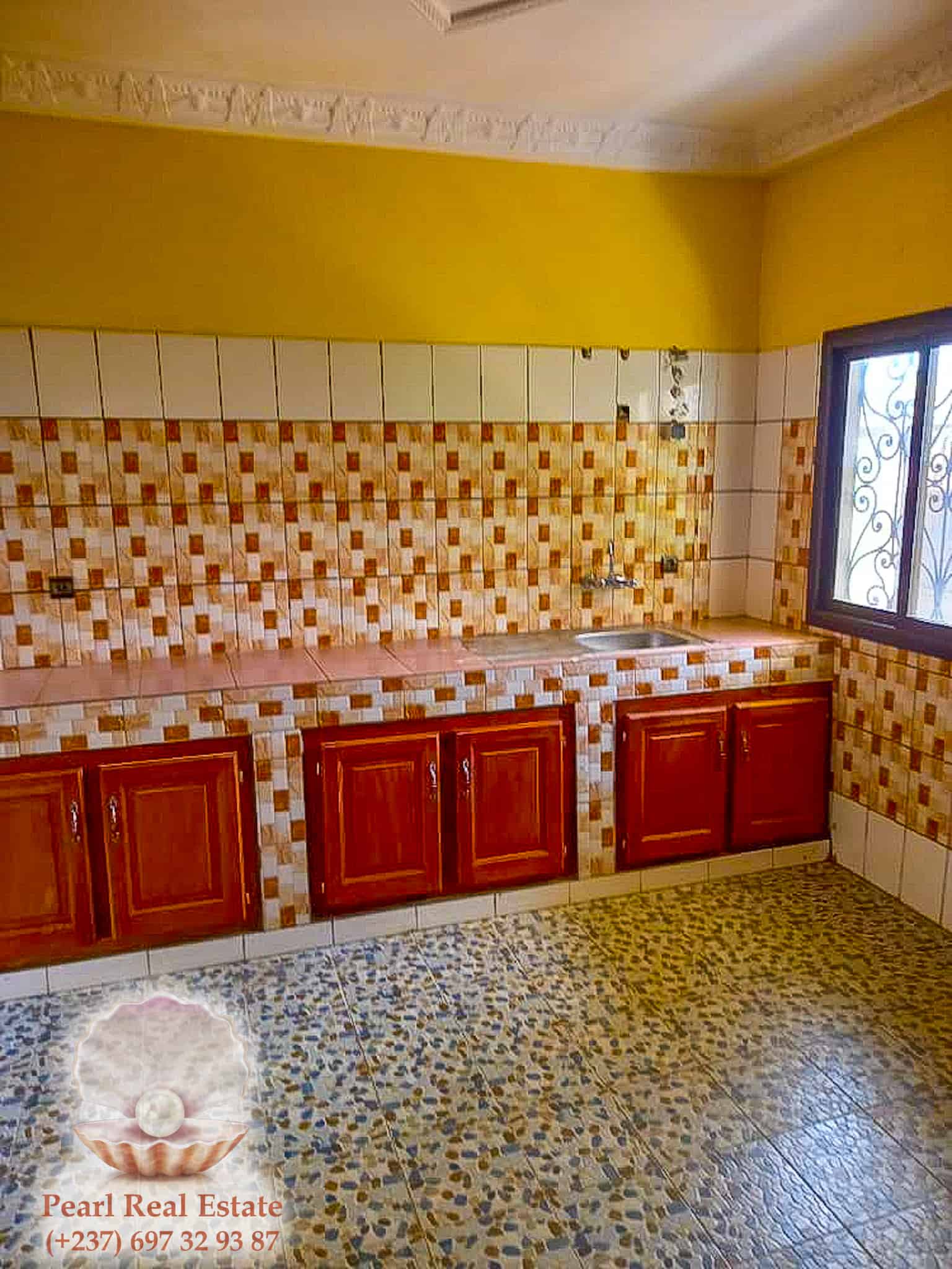 Maison (Villa) à vendre - Yaoundé, Odza, Borne 10 - 1 salon(s), 4 chambre(s), 3 salle(s) de bains - 130 000 000 FCFA