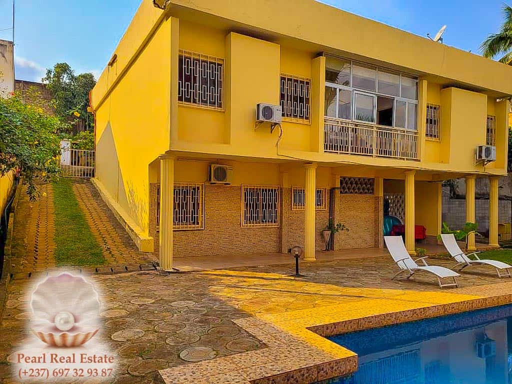 Maison (Villa) à louer - Yaoundé, Bastos, Bastos - 1 salon(s), 3 chambre(s), 2 salle(s) de bains - 1 500 000 FCFA / mois