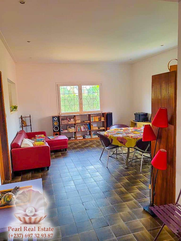 Maison (Villa) à louer - Yaoundé, Bastos, Bastos - 1 salon(s), 4 chambre(s), 3 salle(s) de bains - 1 800 000 FCFA / mois