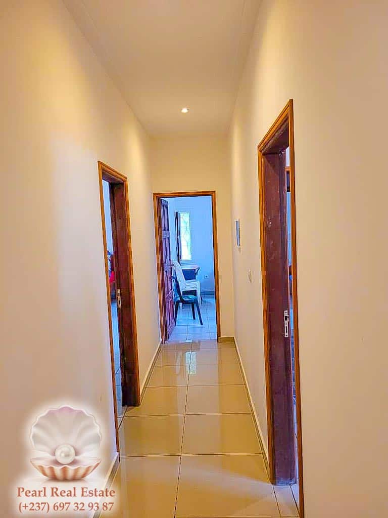 Maison (Villa) à louer - Yaoundé, Bastos, Bastos - 1 salon(s), 4 chambre(s), 3 salle(s) de bains - 1 800 000 FCFA / mois