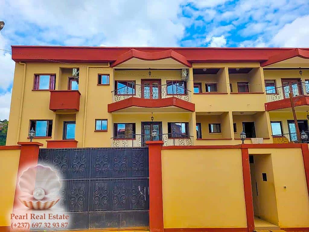 Apartment to rent - Yaoundé, Nkolbisson, Nkolnbisson - 1 living room(s), 3 bedroom(s), 2 bathroom(s) - 800 000 FCFA / month
