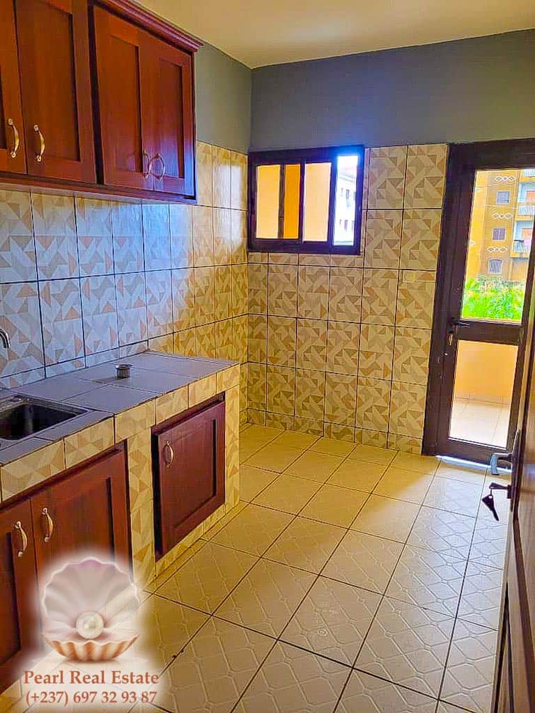 Apartment to rent - Yaoundé, Nkolbisson, Nkolnbisson - 1 living room(s), 3 bedroom(s), 2 bathroom(s) - 800 000 FCFA / month